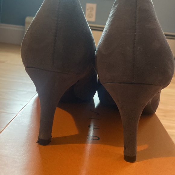 Dark gray heels - Picture 6 of 13